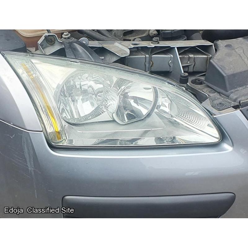 Ford Focus Right Side Headlight 2006