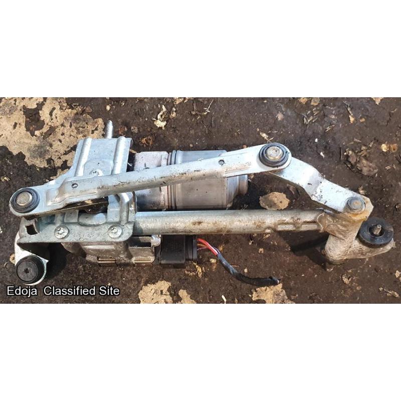 VW Golf Plus Left Side Wiper Linkage And Motor 2006