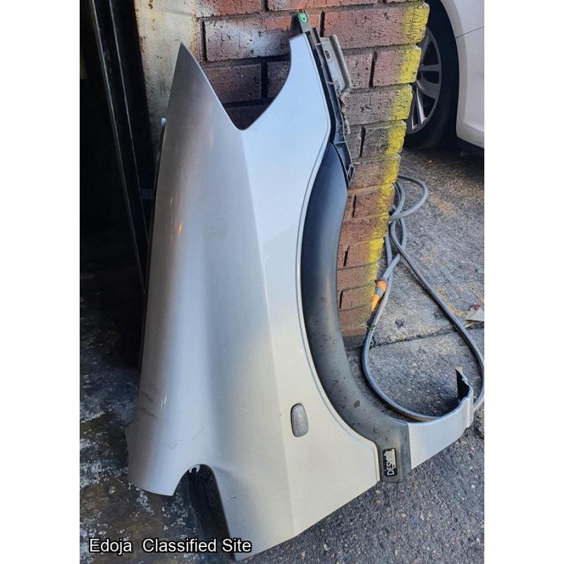Vauxhall Zafira Right Side Front Wing Z157 2005