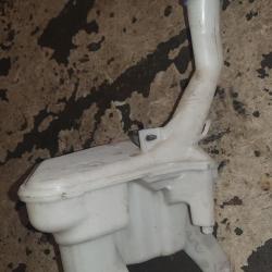 Toyota Yaris Washer Bottle And Pumps 2009