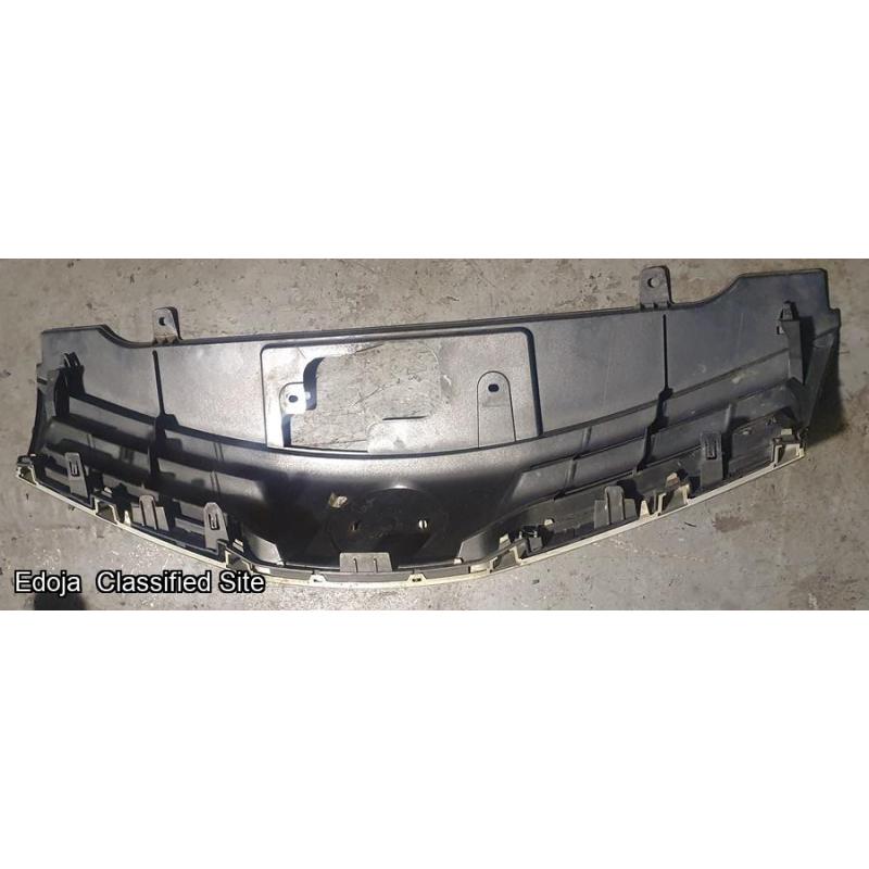 Nissan Note Front Bumper Grille 2009