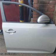 Kia Ceed Right Side Front Door Silver And Mirror 2007