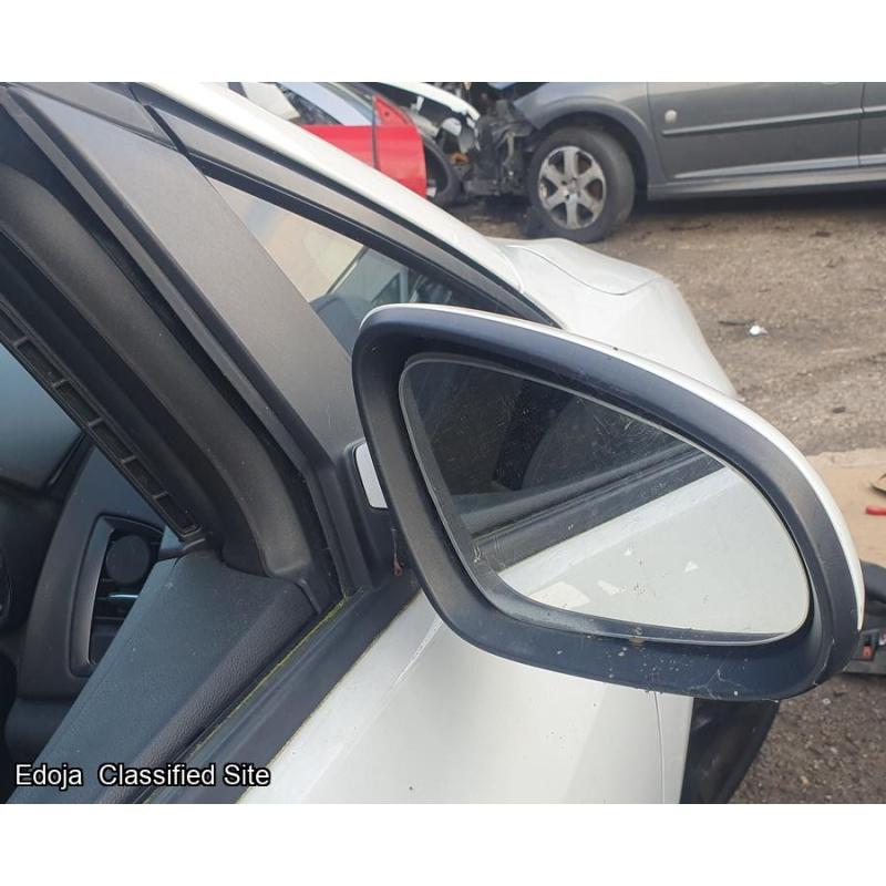 Vauxhall Astra J Driver Side Wing Mirror White 2012