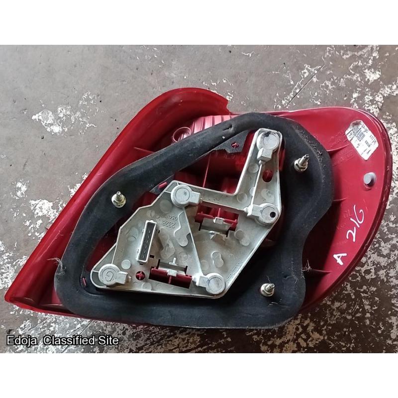 Toyota Avensis Right Side Rear Light 2002