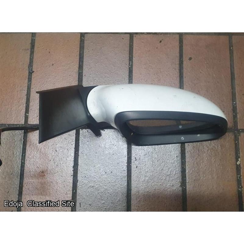 Vauxhall Astra J Driver Side Wing Mirror White 2010
