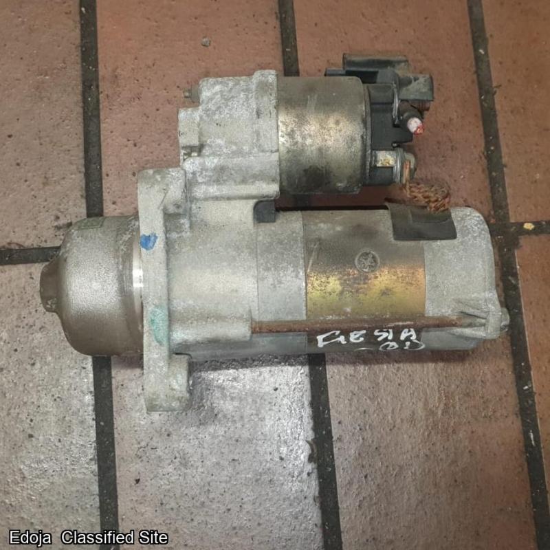 Ford Focus Driver Side Front Window Motor Module 2009